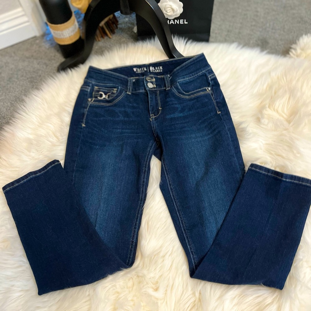 WHBM crop dark wash jeans with 2 button and chain detail on pocket.  Size 2